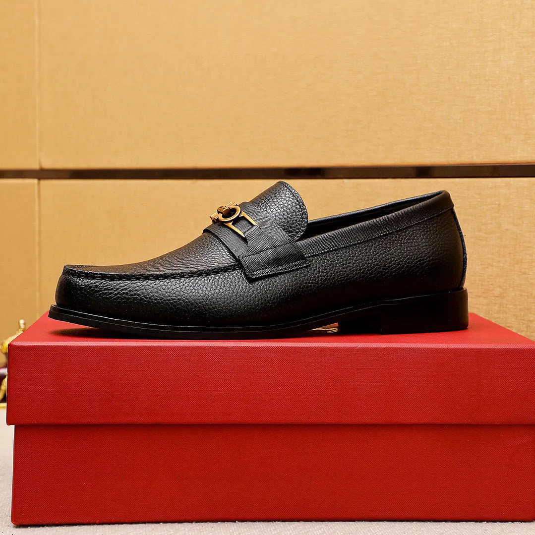 Men's shoes💰460💐 Product trademark: Ferragamo "Ferragamo" casual leather shoes Regular size: 38-44 (45.46🉑️customized) Product materials: Selected imported first-layer pebbled cowhide leather upper + luxury hardware buckle, imported water-dyed cowhide leather lining. Strong three-dimensional visual effect, original outsole color: 2 colors available